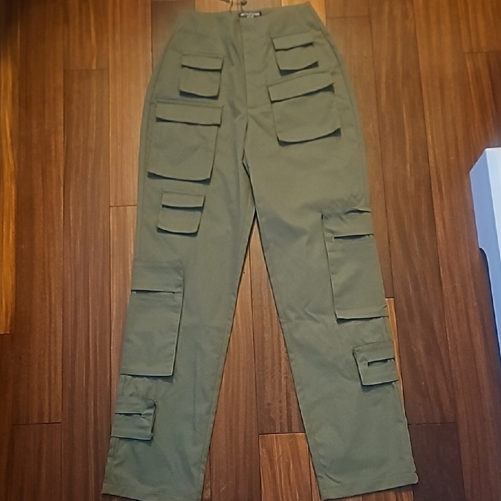 PrettyLittleThing Womans Green Cargo Pants - Picture 2 of 7